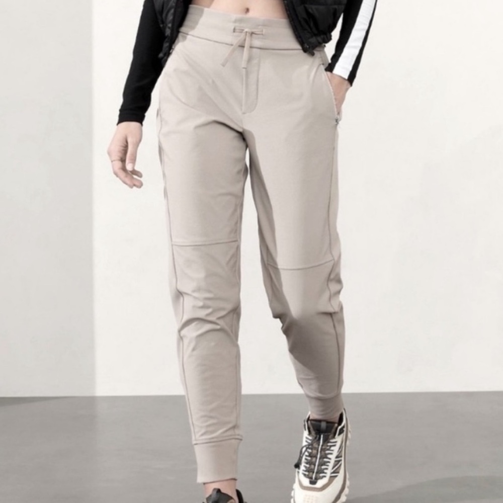 Athleta Headlands Hybrid Trek Mid Rise Jogger